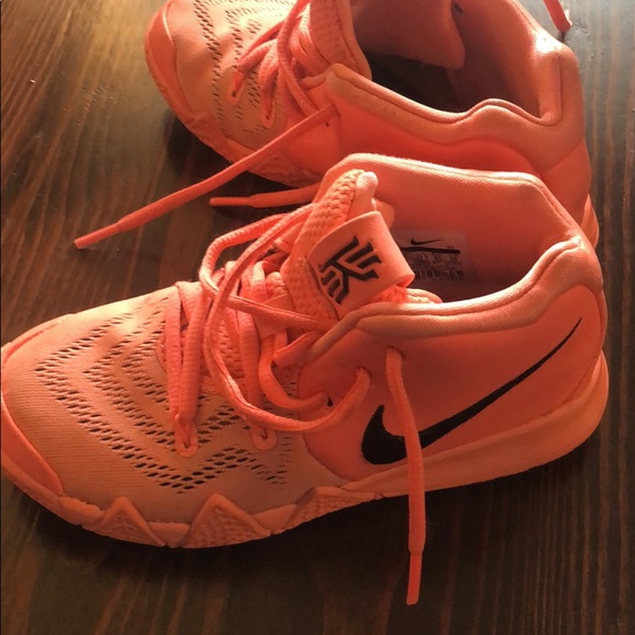 Youth Nike Kyrie 4 Atomic Pink size 13c - Picture 2 of 5